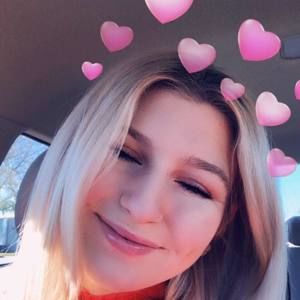 Meet your Posher, Chloe